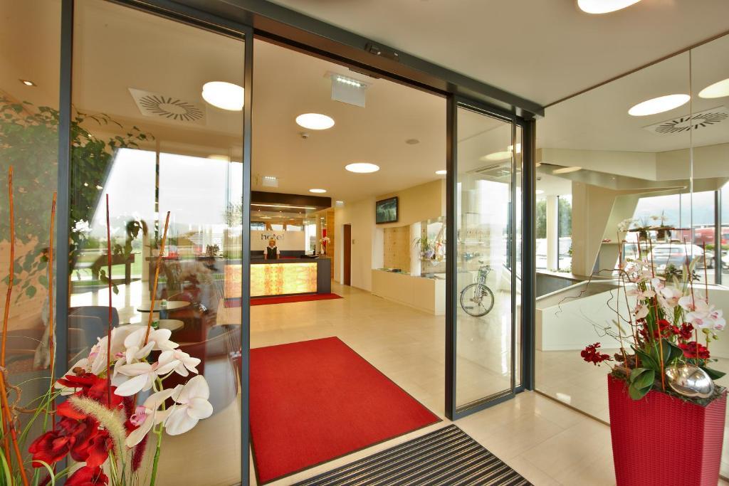 Mt Hotel Zeltweg Exterior photo